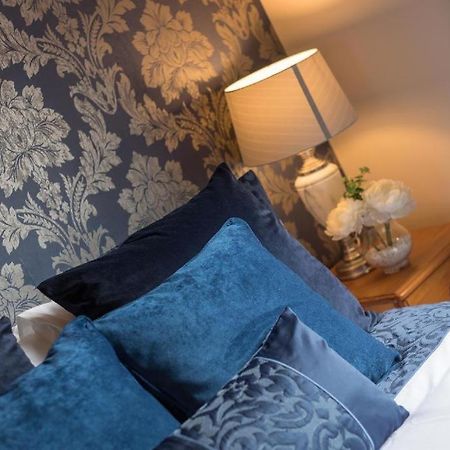 Town Square Townhouse - Best Location In Galway Eksteriør billede