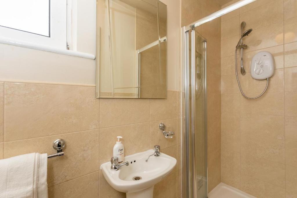 Town Square Townhouse - Best Location In Galway Eksteriør billede
