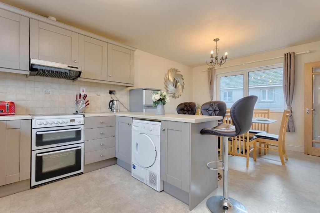 Town Square Townhouse - Best Location In Galway Eksteriør billede