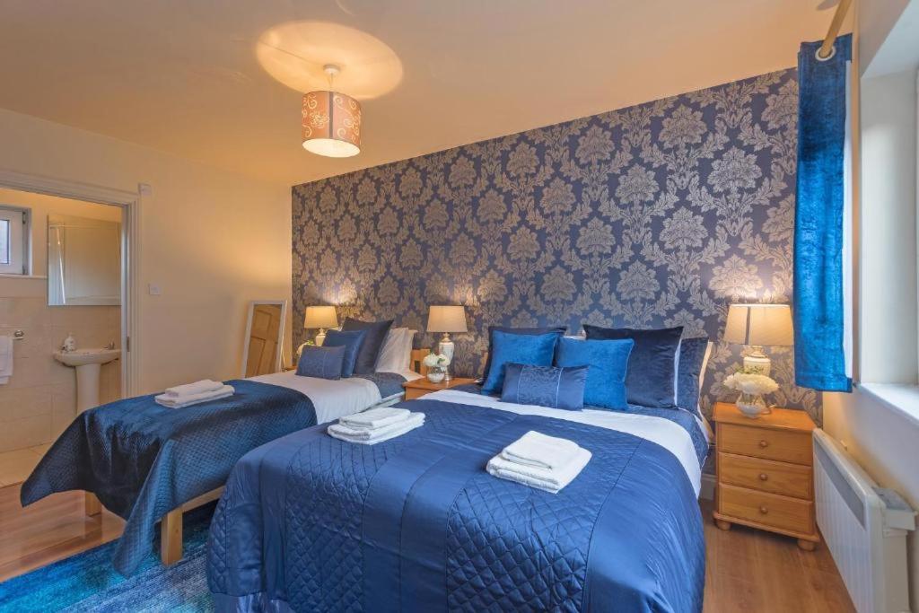 Town Square Townhouse - Best Location In Galway Eksteriør billede