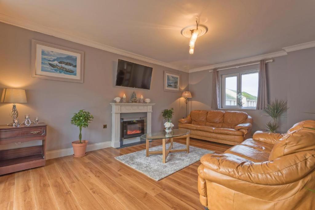 Town Square Townhouse - Best Location In Galway Eksteriør billede